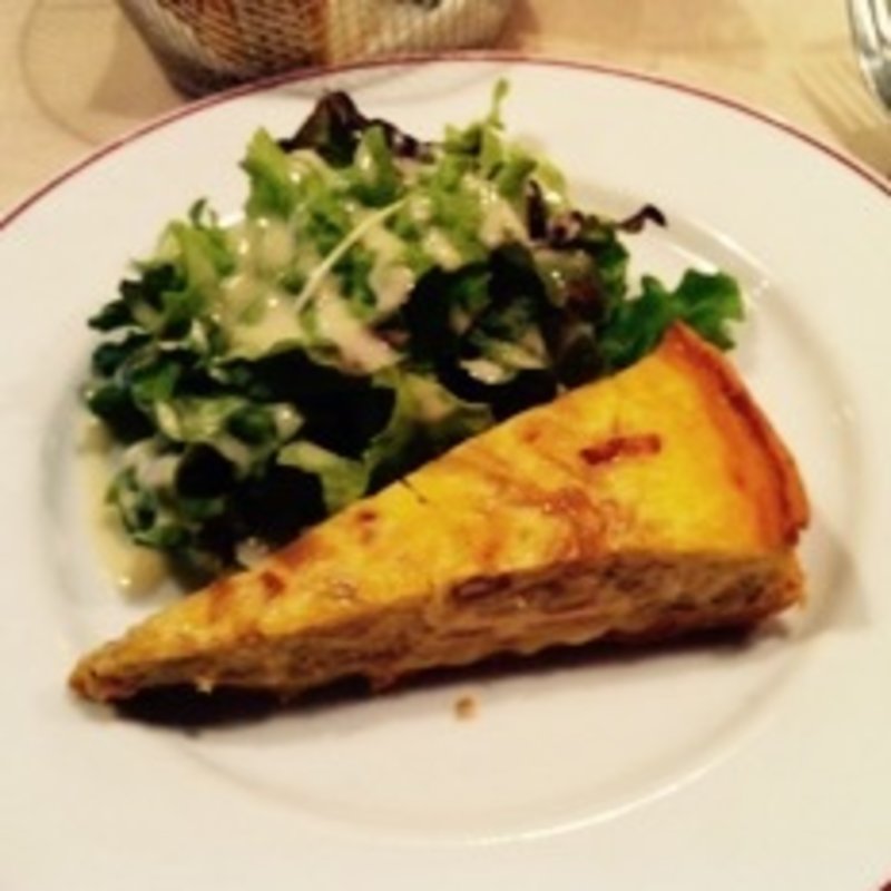 ひき肉のキッシュ(パリのワイン食堂)