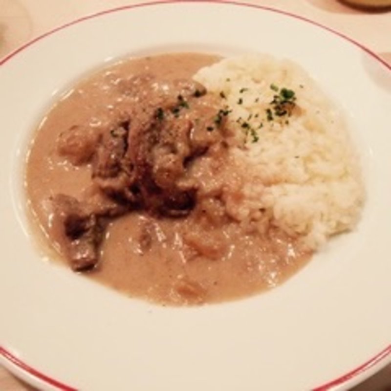 ビーフストロガノフ(パリのワイン食堂)