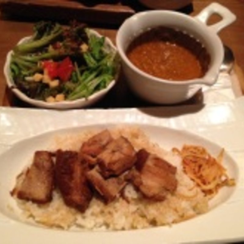 ほうじ茶ポークのスパイシーカレー(神楽坂茶寮本店)