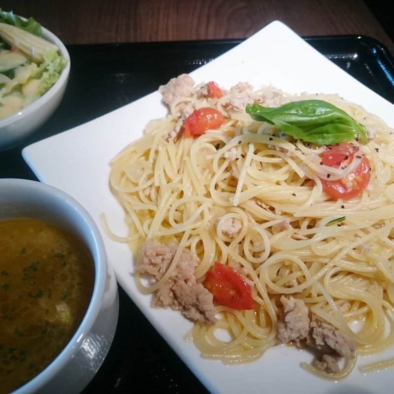 バジルとひき肉のエスニックパスタランチ(カフェ ド ガバチョ)