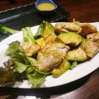 鶏とアボカドの九州甘醤油和え(芋蔵 横浜鶴屋町店)