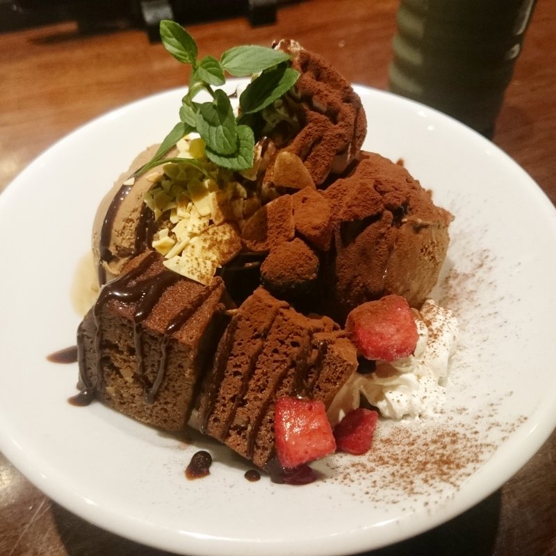チョコレートパフェ(芋蔵 横浜鶴屋町店)
