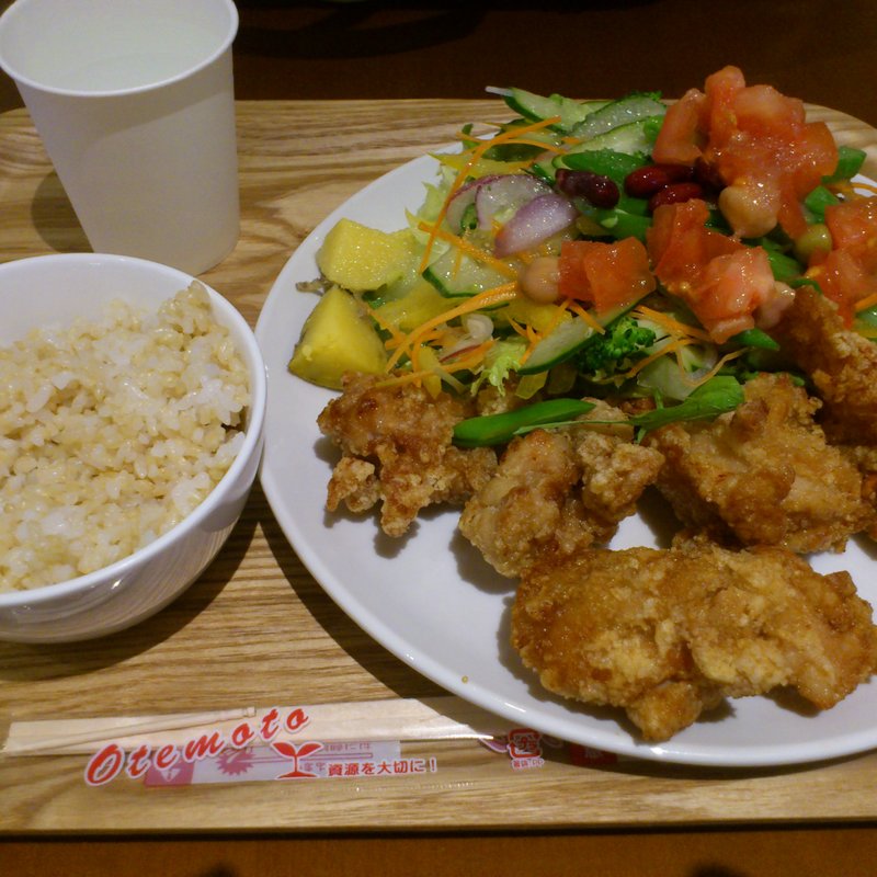 しょうゆ唐揚げプレート(らんまん食堂 MARK IS みなとみらい店)