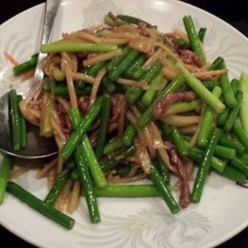 牛肉とニンニクの芽炒め(高華園)