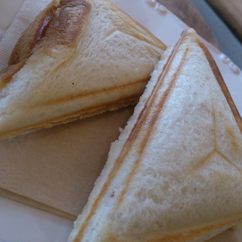 ホットサンド(ハム&チーズ)(SHIROKANE | LOUNGE （シロカネ ラウンジ【旧店名】ウィークエンド バイ ココロ）)