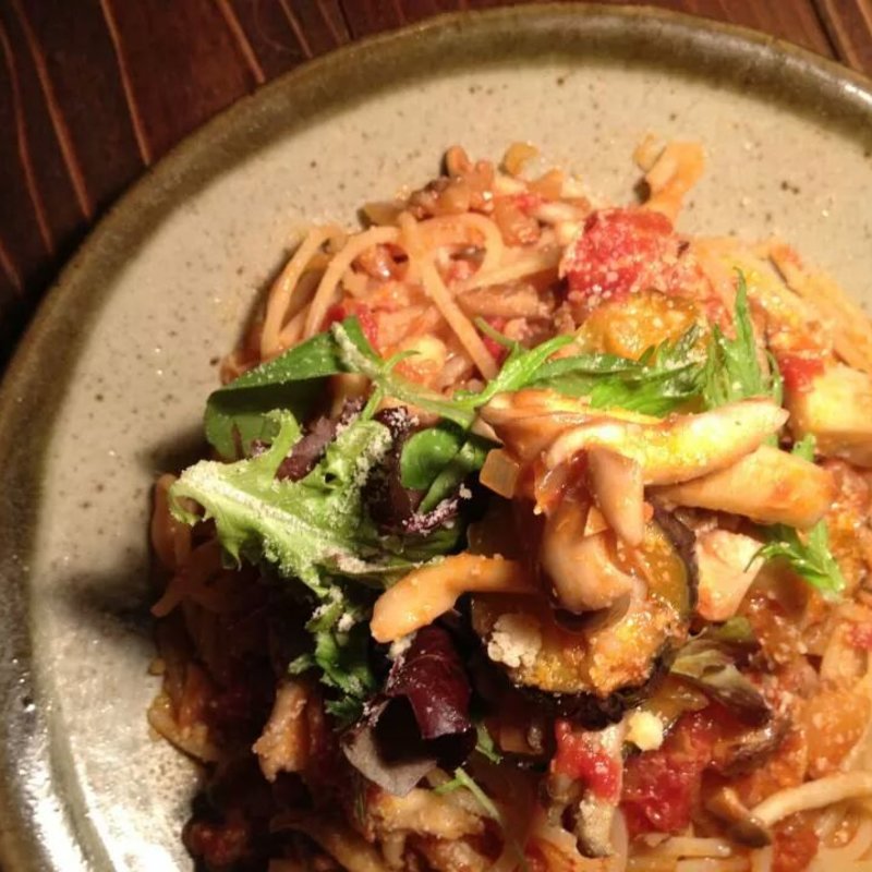 3種のきのことナスのツナトマトパスタ(すず)