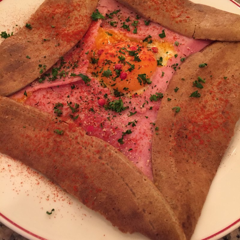 ハム・卵・チーズのそば粉のガレット(ガレットリア)