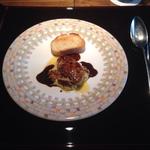 フォワグラのステーキ　蜂蜜とバルサミコのソース