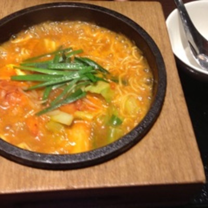 石焼担々麺(台湾小籠包 新宿サブナード店)