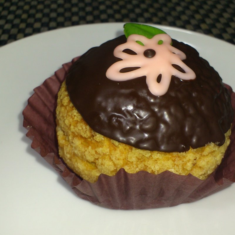 うさぎシュークリーム　（ショコラ） (ニコラシャール 表参道本店 )