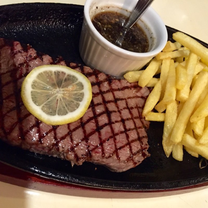 オリーブ牛ランプステーキ(キッチン カフェ クランボン)