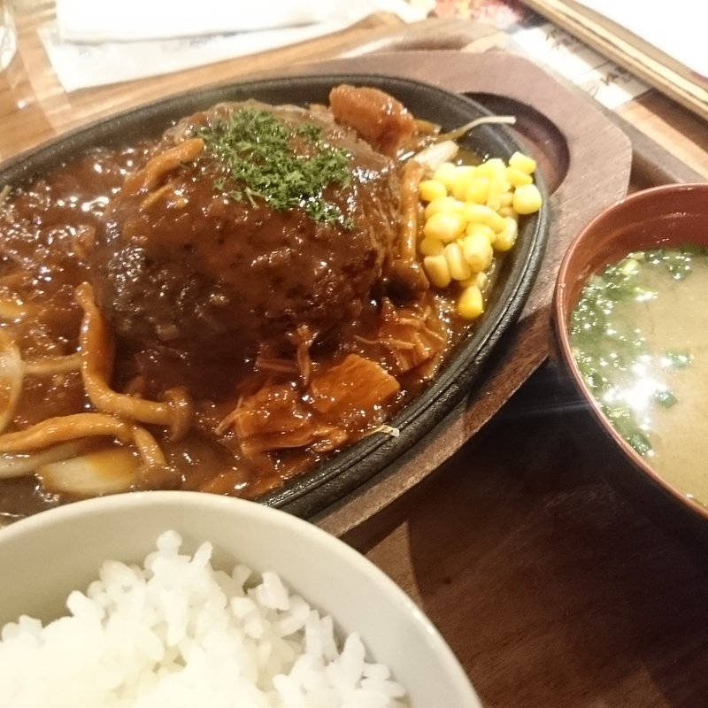 鉄板手ごねハンバーグのきのこの特製デミグラスソース定食(塊 KATAMARI ミートバル)