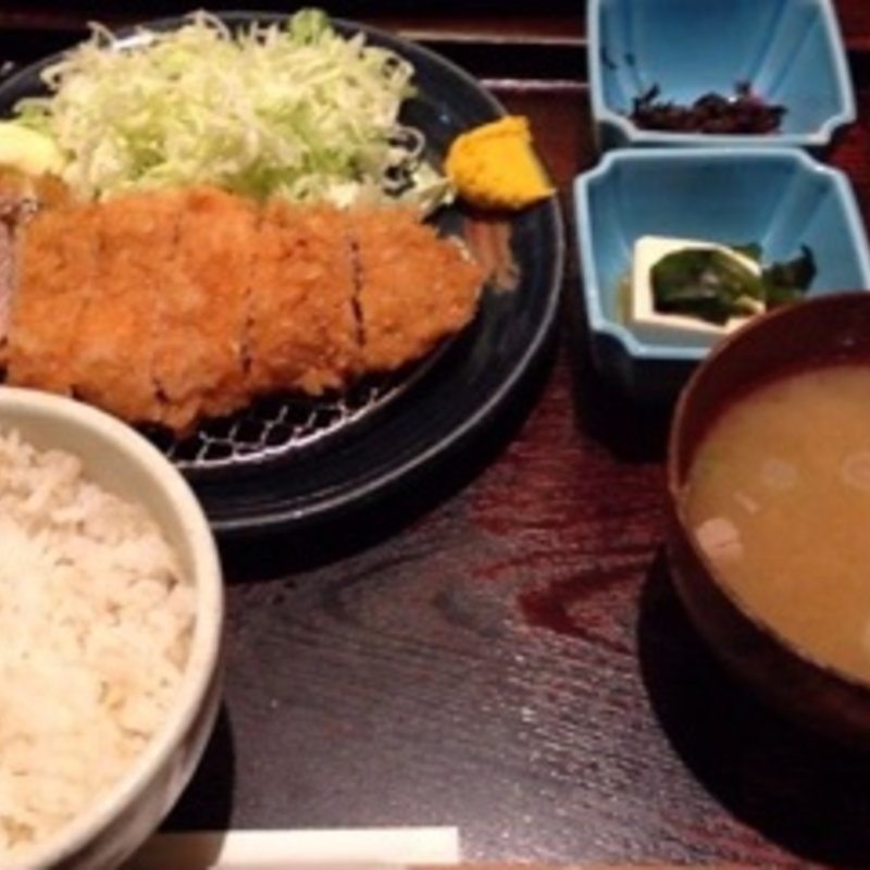 ロースとんかつ定食(とんかつ伊勢 甘酒横丁店)