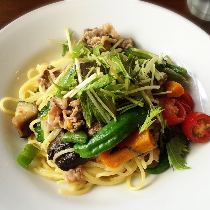 色々野菜と牛煮込みのオリーブオイルソース(カフェダイニング ニコニコ)