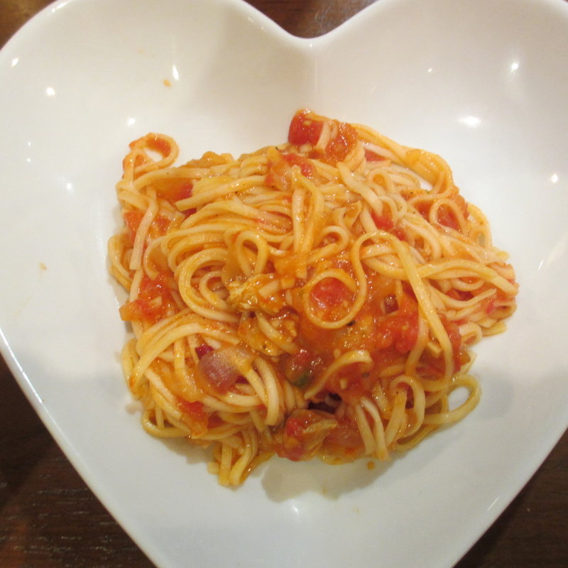 鶏もも肉と玉ねぎのトマトソース (コッコロ （Coccolo）)