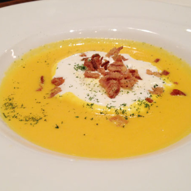 カロッテンズッペ（ニンジンのポタージュ）(ノイエス （Neues）)