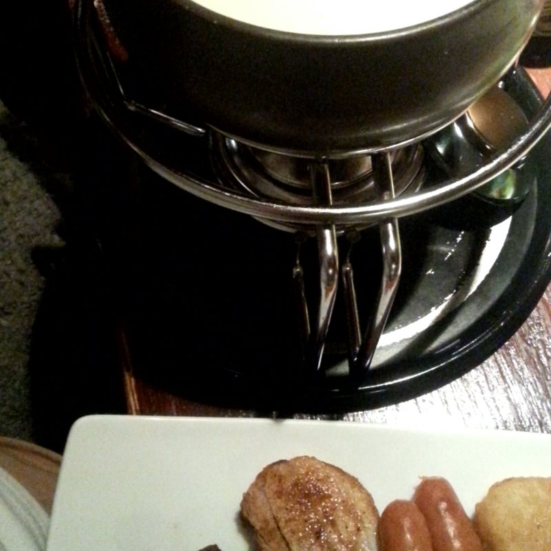 チーズフォンデュ ミートセット(オリーブレッドローズラウンジ)