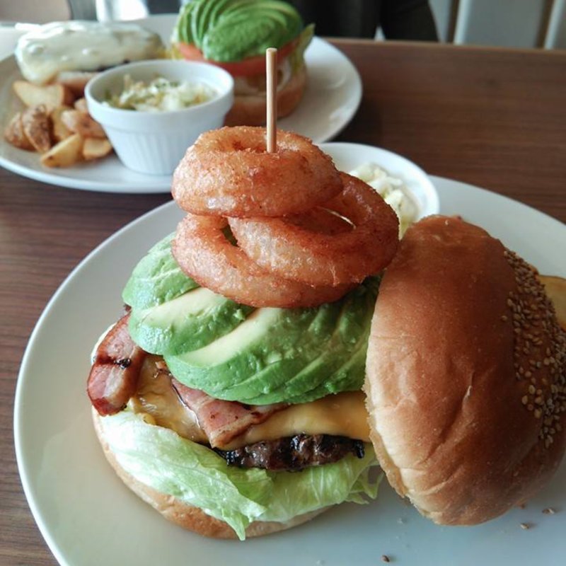 アボカドバーガー(アメリカ料理 スキレットダイナー Skillet Diner)