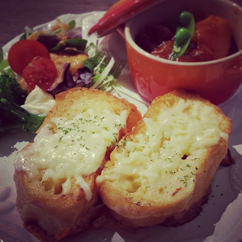 フレンチトーストのお食事プレート(ツバメカフェ )