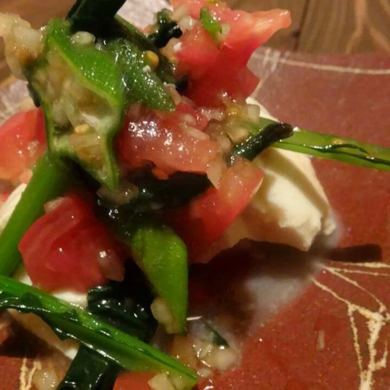 フレッシュトマトと旬の野菜の豆腐(すず)