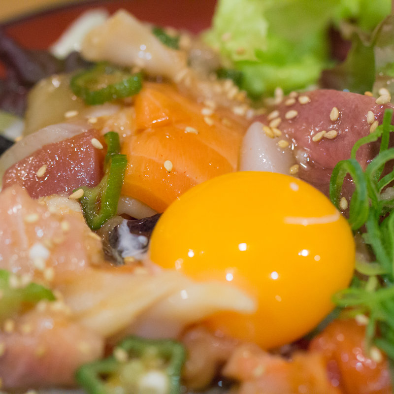 七種の海鮮ユッケ丼(堂島とろ家 阪急三番街店 （とろや）)