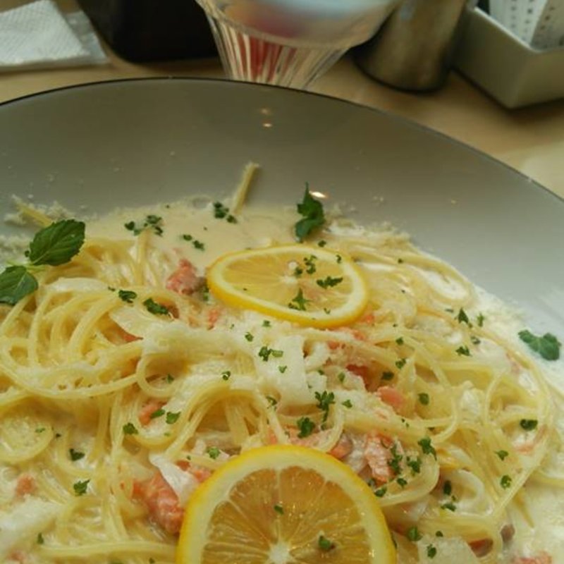 レモンとサーモンのクリームパスタ(AWキッチン マルシェ)