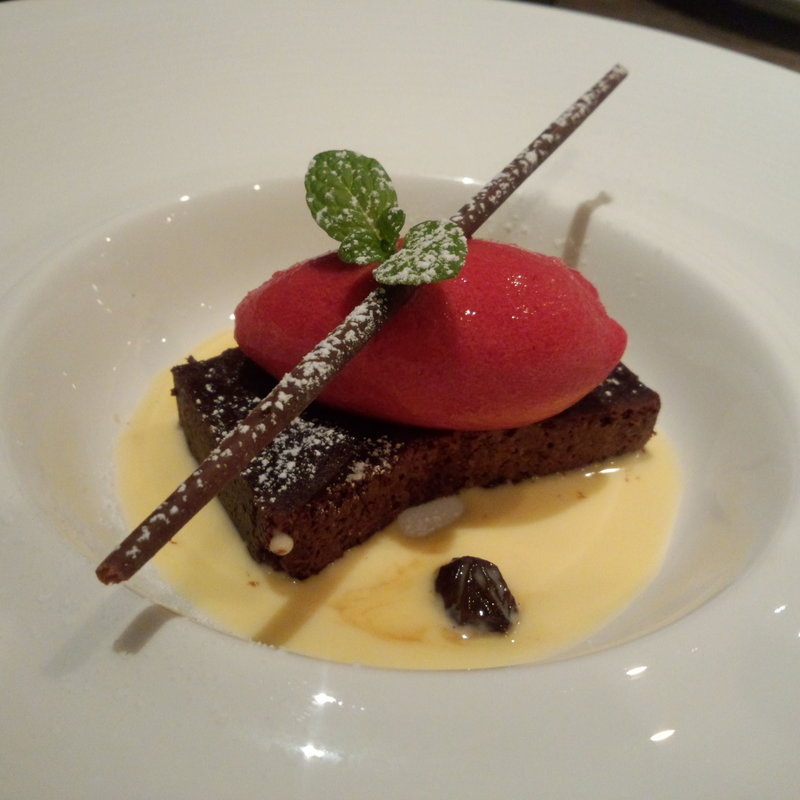 ガトーショコラとフランボワーズのソルベ(Le Caneton)