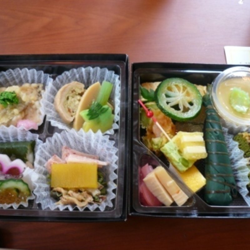 川床弁当(明治の森箕面 音羽山荘)