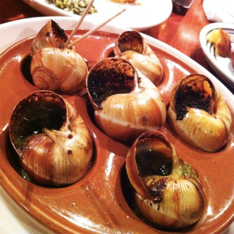 殻付きエスカルゴの香草バター焼 ブルギニョン風(ばくらいワインダイニング)