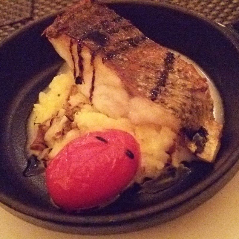 魚のポワレ　バルサミコソース(THE LOBBY LOUNGE)