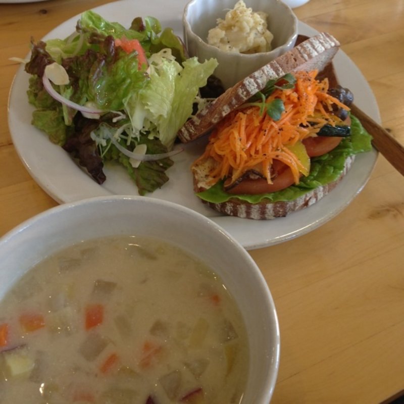 ローストベジサンド…豆乳スープ(cafe cocoro【カフェ ココロ】)