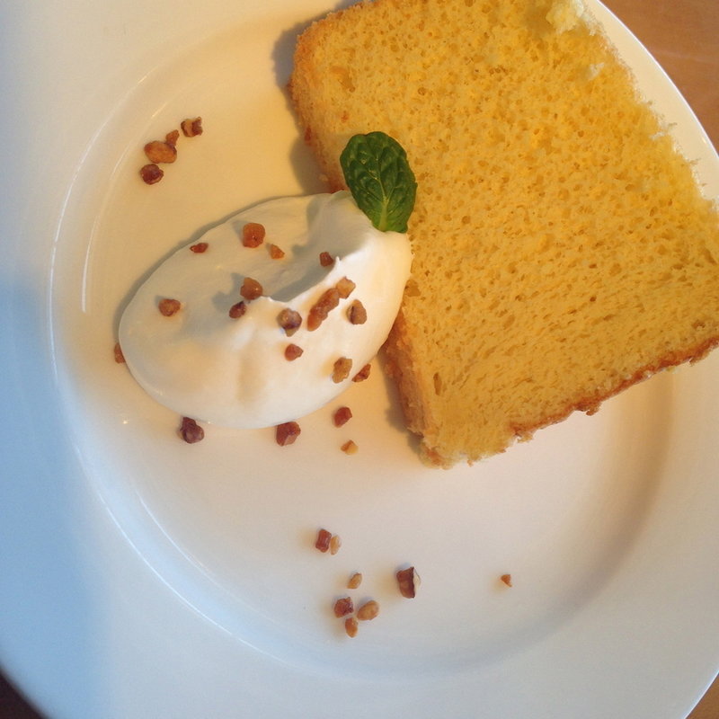 アーモンドミルクのシフォンケーキ(鵠沼パスタダイナー スプーン)