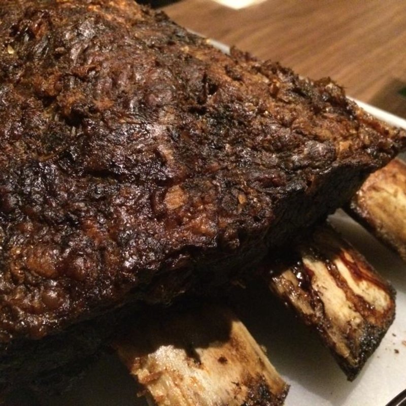 骨付きカルビ(バルバッコアグリル 青山店)