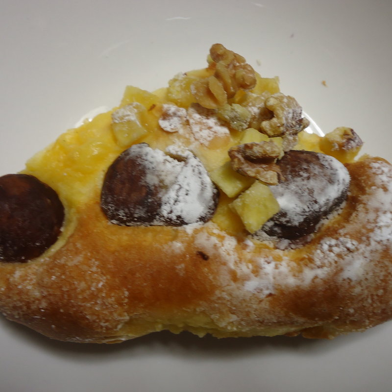 マロンとナッツのブリオッシュ(手作りパン工房 コネルヤ （coneruya）)