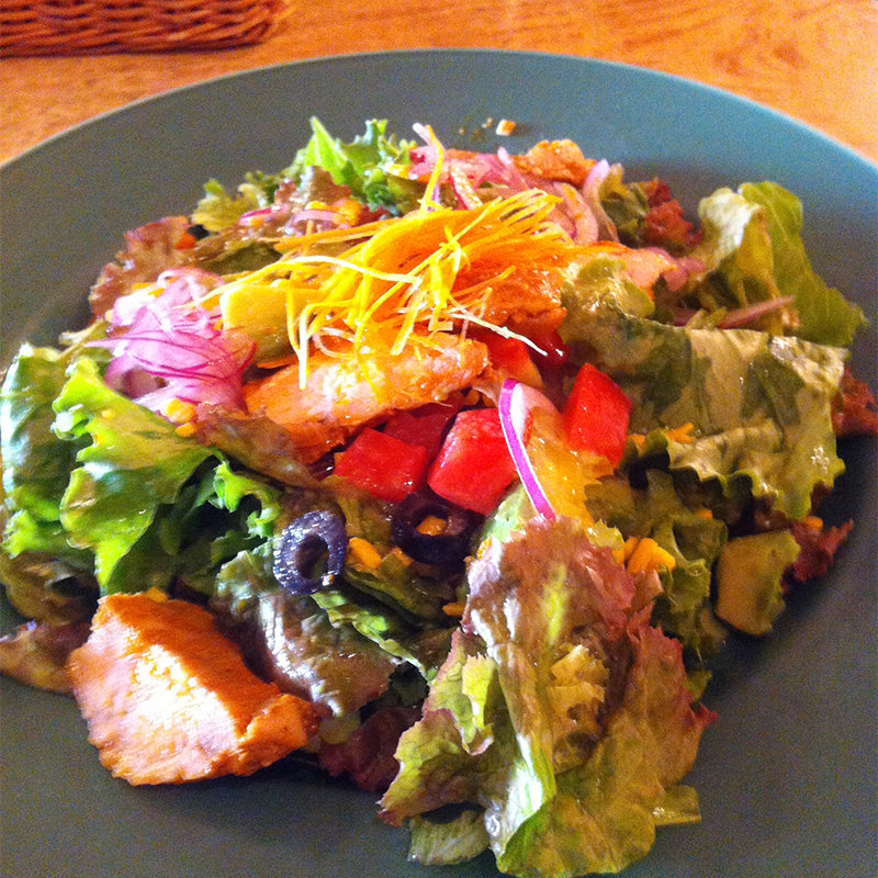 タンドリーチキンサラダ(HAVANA CAFE 六本木)