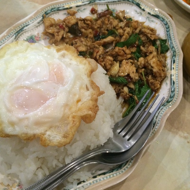 パットガパオガイラートカーオ(タイランドショップ)