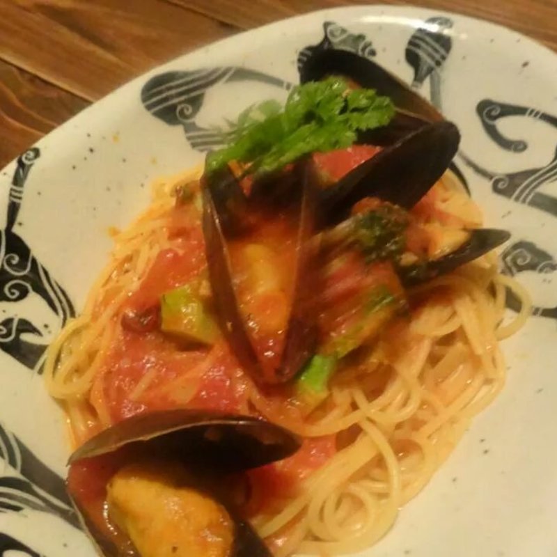 ムール貝とブロッコリーのトマトパスタ(すず)
