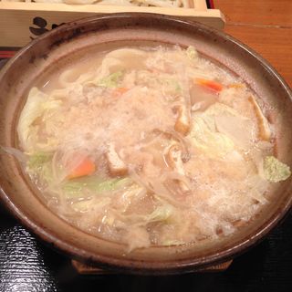 野菜たっぷり白味噌煮込みうどん(武蔵野うどん うちたて家)