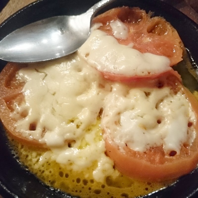 トマトのチーズ鉄板(九州屋台劇場 )