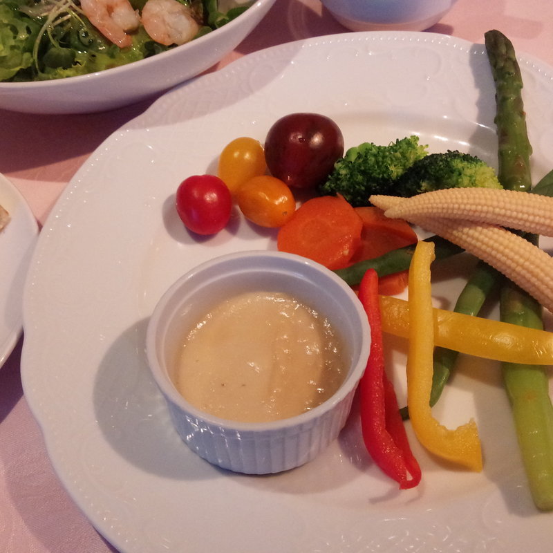 イタリア野菜のサラダランチ、フォッカッチャ付(トラットリア レガーロ 新横浜)