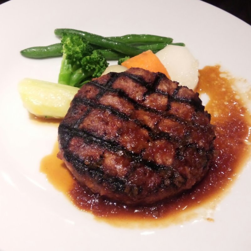 牛100%手ごねハンバーグ 180g(Bistro&Wine Bambu 二子玉川)