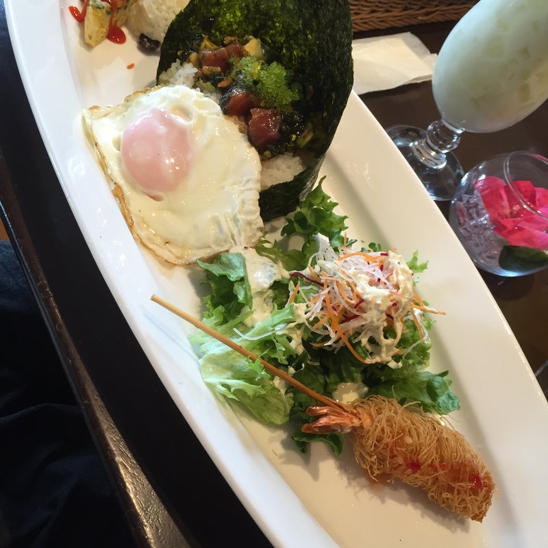 アヒポキロコモコプレート(A．K．A．Wagyu Grill)