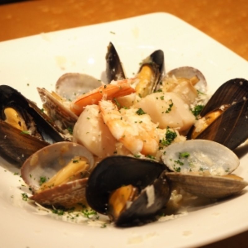 ムール貝とアサリの白ワイン仕立て(tcc 炉窯炭火焼Steak)