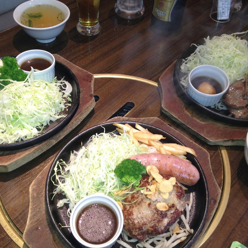 ハンバーグランチセット(和牛焼肉ブラックホール 新宿三丁目店)