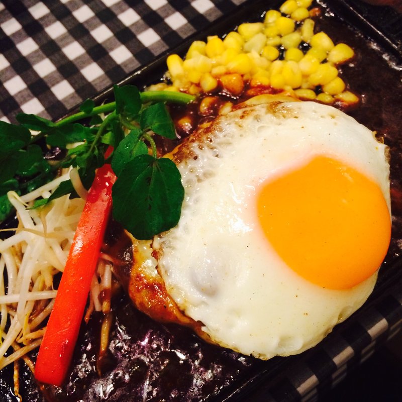 ハンバーグ150g 月見チーズデミグラスソース(数寄屋バーグ)