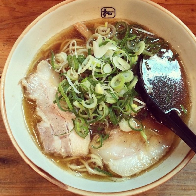 煮干し醤油らーめん(麺や拓 堀江本店)