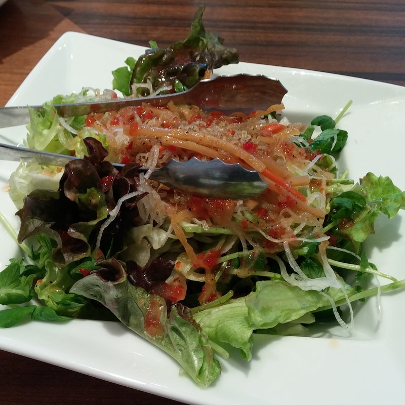 キンピラゴボウと水菜と大根のサラダ(RAKU SPA 鶴見)