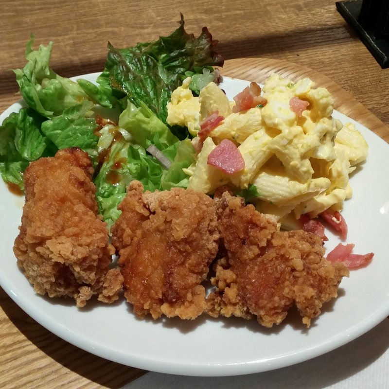 唐揚げ&サラダ(アール ベッカーズ 田町店 （R・Beckers【旧店名】ベッカーズ）)