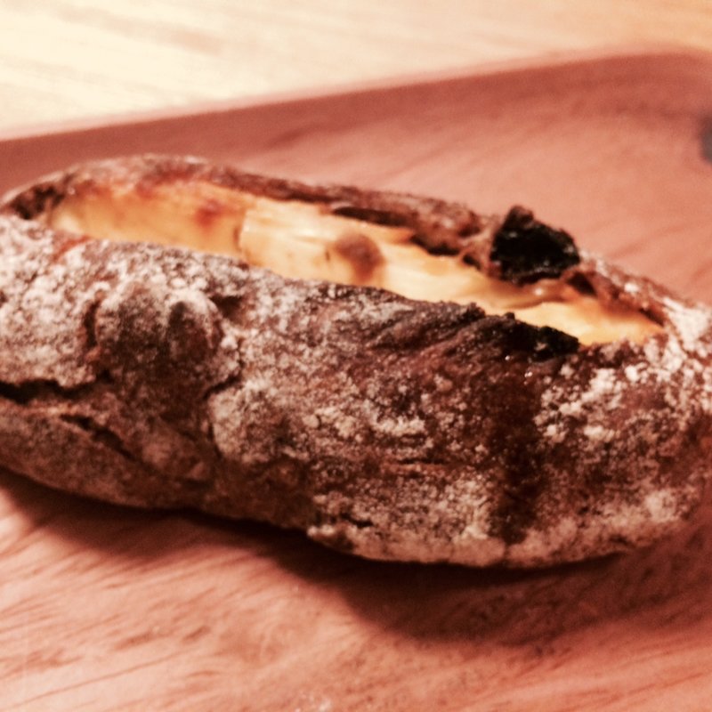 パン　オ　ノワ　エ　レザン　オ　フロマージュ(ラトリエ ドゥ プレジール)