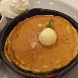 発酵バターの窯出しフレンチパンケーキ ～純生クリーム添え～(バター あべのHoop )